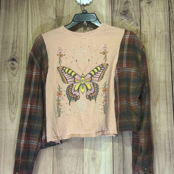 NWT Upcycled Butterfly Flannel Tee Cropped Size Small- Medium - Picture 5 of 6